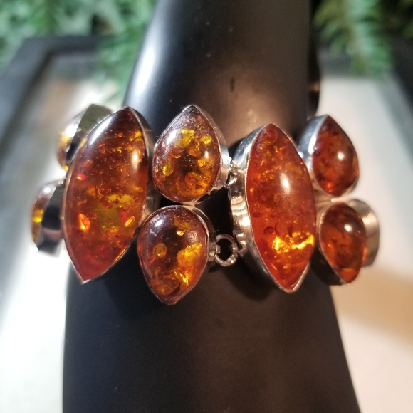 SPECTACULAR BRACELET NWOT - Picture 3 of 13